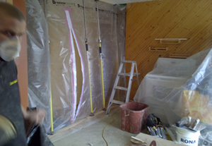 Rénovation d'un salon à Boucherville sur la rive-sud de Montréal avec protection des lieux.