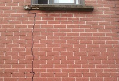 Travaux de réfection de joints de brique exécutés à Beloeil sur la rive-sud de Montréal.