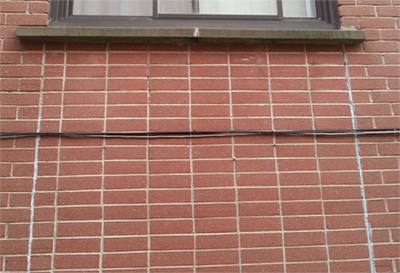 Réparation de joints de brique à Saint-Lambert sur la rive-sud de Montréal.