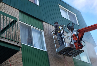 Travaux de réparation de joints de brique exécutés à Longueuil sur la rive-sud de Montréal.
