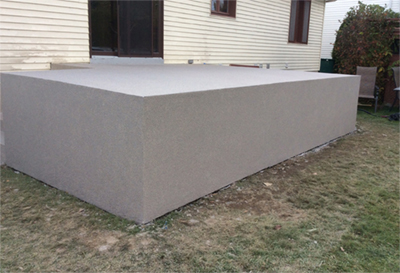 Réparation d'une terrasse et marches en béton - Travaux d'application du ciment polymère avec treillis de nylon intégré. Travaux de réparation de béton effectués à Chambly sur la rive-sud de Montréal.
