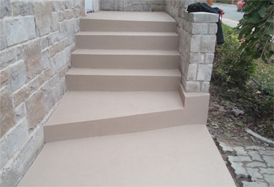 Réparation des marches et paliers sur balcon en béton (finition) - Application du revêtement de finition au Granexe et du scellant protecteur. Travaux de réparation de béton effectués à Saint-Lambert sur la rive-sud de Montréal.
