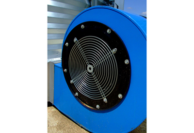Rénovations avec contrôle des poussières - Nous installons quotidiennement un système de ventilation puissant afin de créer une pression d'air négative dans l'espace de travail. Cela permet au particules dans l'air de sortir au lieu de se déposer sur les murs et surfaces.