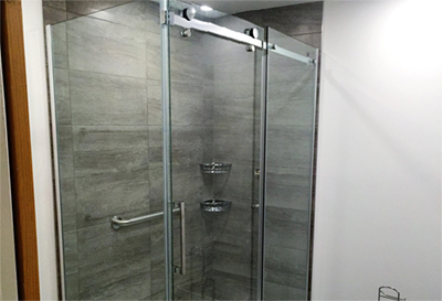 Travaux de rénovation de salle de bain. Installation d'une douche Zita, système Schluter, robinetterie Riobel. Travaux de rénovation de salle de bain réalisés à Saint-Hilaire sur la rive-sud de Montréal.